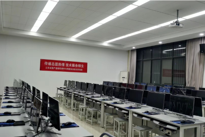 南京理工大學(xué)信創(chuàng)實(shí)訓(xùn)教室圓滿落成，助力計(jì)算機(jī)軟硬件與網(wǎng)絡(luò)技術(shù)開發(fā)教育